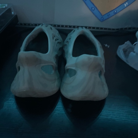 Yeezy foam runners size 10 stone sage - Picture 4 of 4